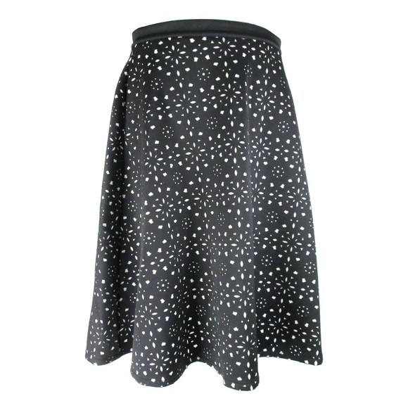 Catherine Black Ivory Cut Out Skirt 10 Pockets Knee Polyester Spandex 25-304 - Picture 1 of 7